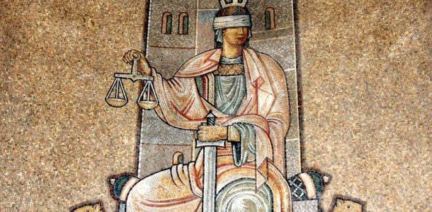 АДВОКАТИ В ЧАСА НА КЛАСА АДВОКАТИ В ЧАСА НА КЛАСА